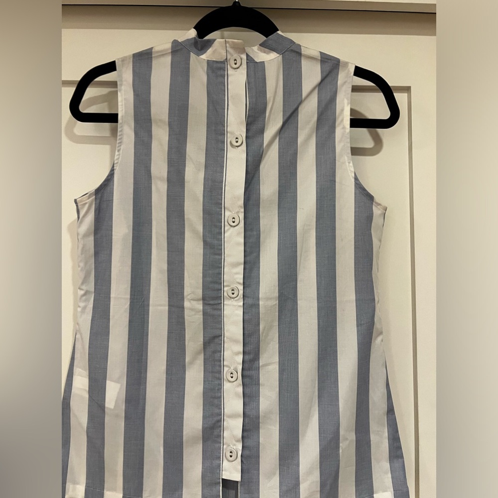 NWT women’s XS Banana Republic sleeveless striped top with button down back - Picture 2 of 3